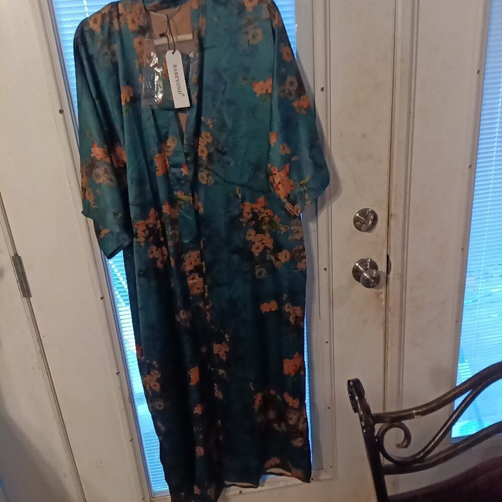 Babeyond Women's Long Satin Silky Floral Kimono Robe Lightweight Green Os NWT